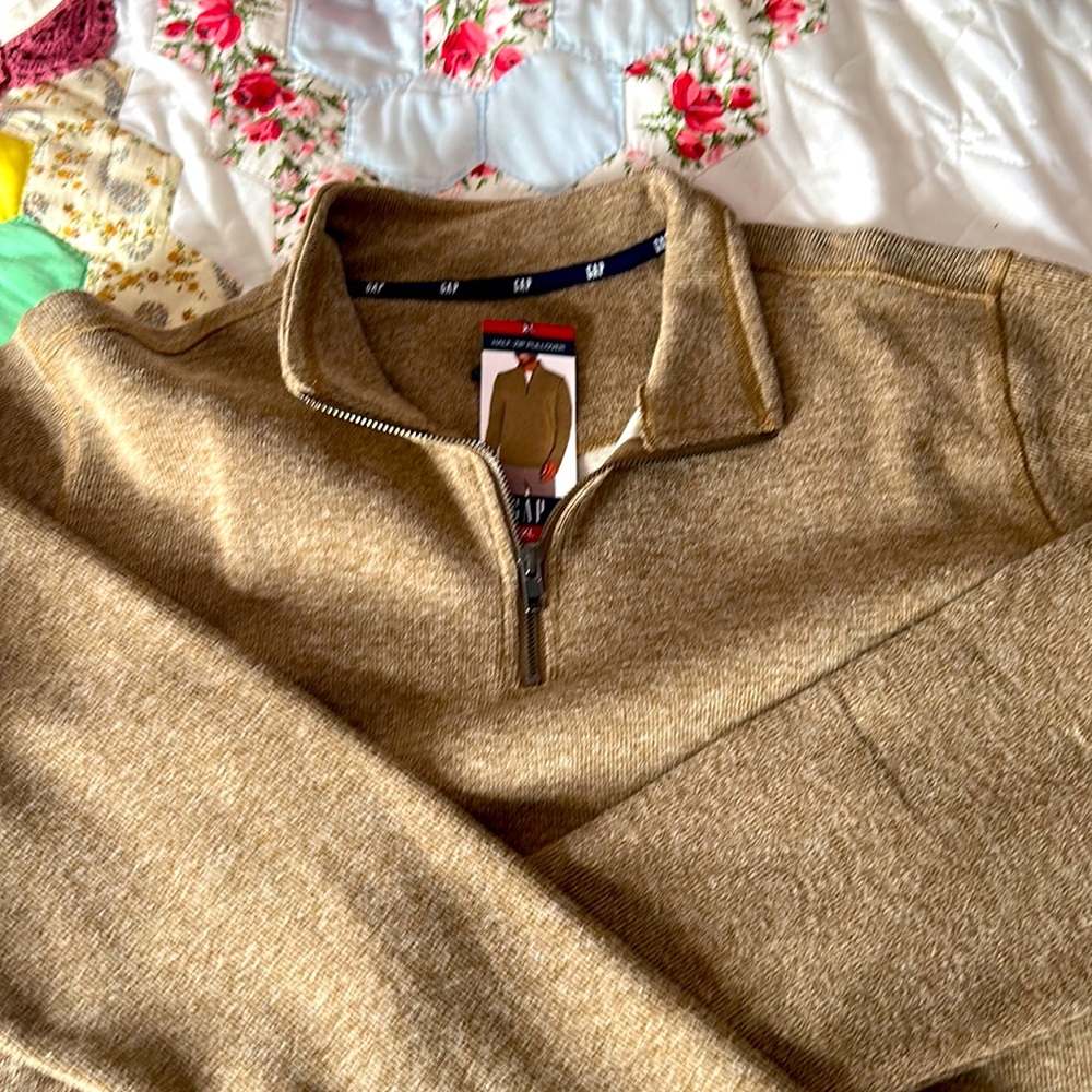 GAP men’s half zip pullover. NWT. Size XL